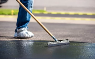 Sealcoating Your Asphalt: Benefits, Timing & Common Mistakes to Avoid